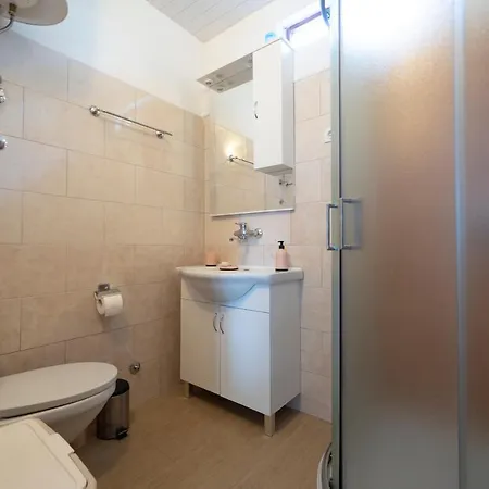 Appartement Ema 2 *